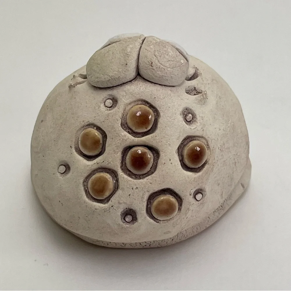 Miniature Cute Pottery Frog Tongue Out - Picture 8 of 10